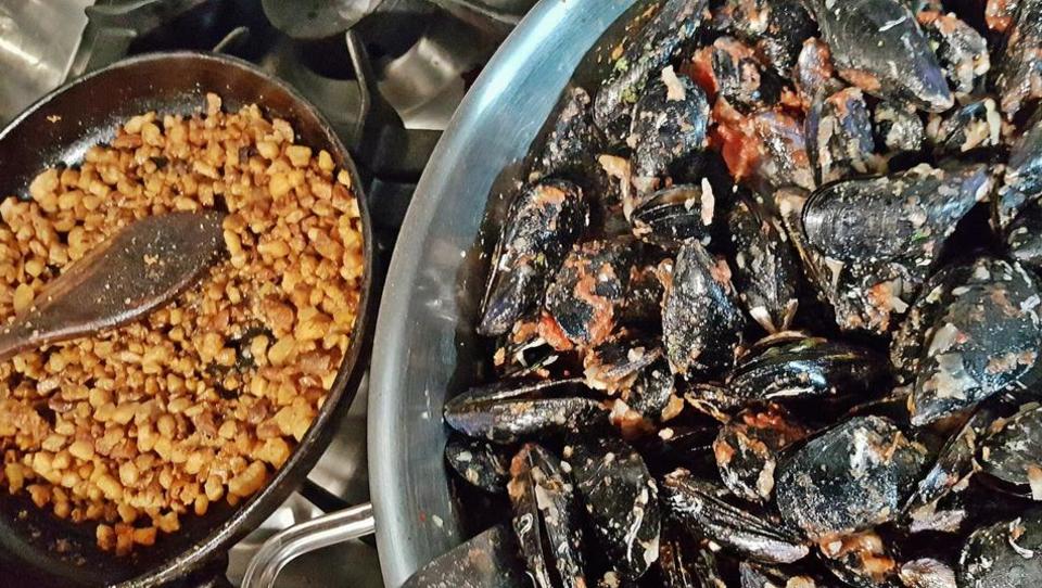 Na štajersko-istrski večerji postregli ocvirke in klapavice 