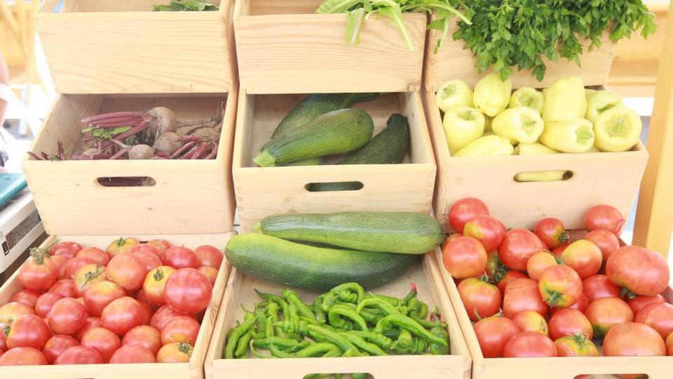 Skupnost kupuje hrano neposredno od kmetov 