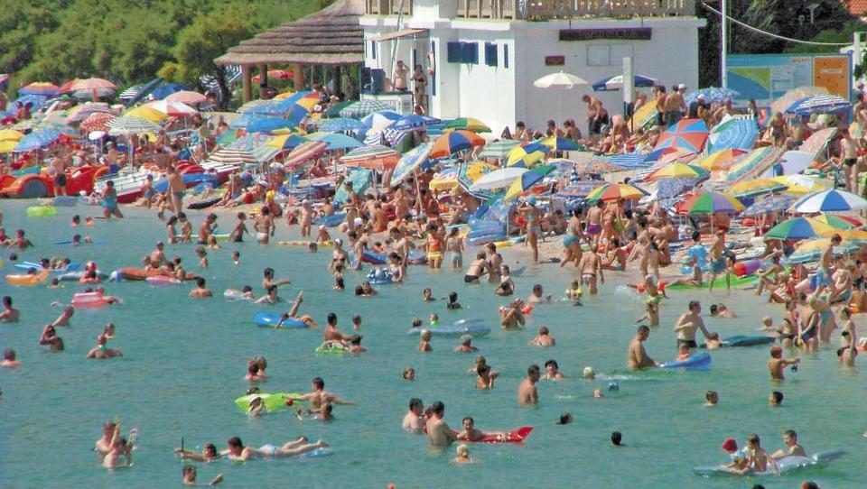 Hitri pregled tedna: NLB mora še vložiti v Črno goro, Srbi z...