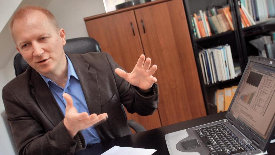 Intervju: Če ti v Sloveniji enkrat ne uspe, si že »luzer«