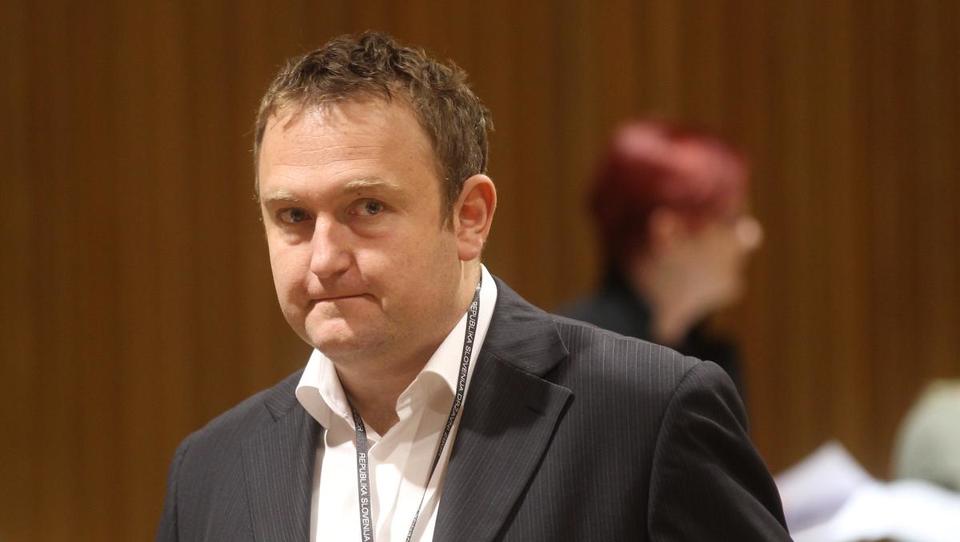 Dušan Mes kupuje nove potniške vlake za 140 milijonov evrov - Finance.si